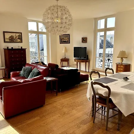 Le Grand Rockefeller Parvis De La Cathedrale De رانس