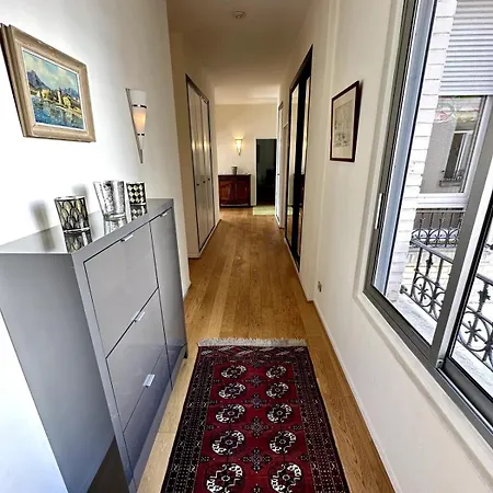 Le Grand Rockefeller Parvis De La Cathedrale De * رانس