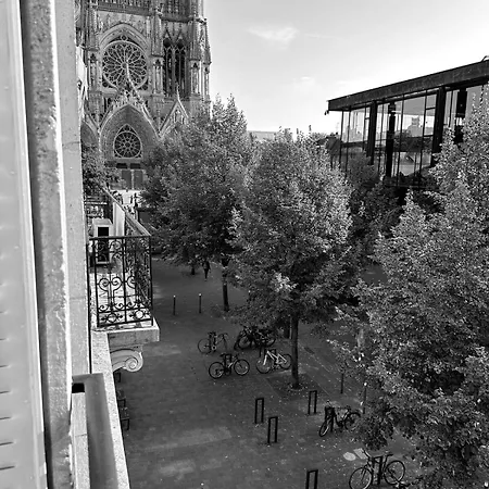 Le Grand Rockefeller Parvis De La Cathédrale De
